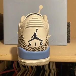 Selling Jordan unc 3s and jordan 12s